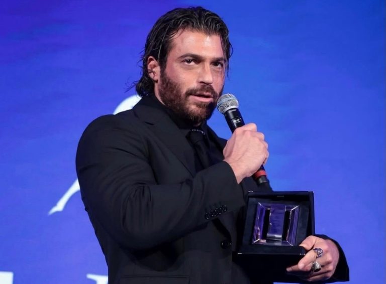 A Can Yaman il Nastro d’Argento: il fascino della Calabria lancia Sandokan nel mondo