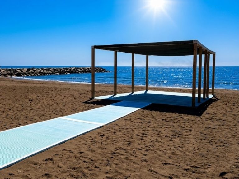 “Modello Crotone”: così la spiaggia libera diventa accessibile a tutti