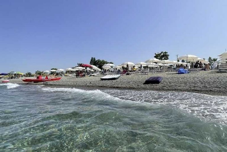 crucoli spiaggia