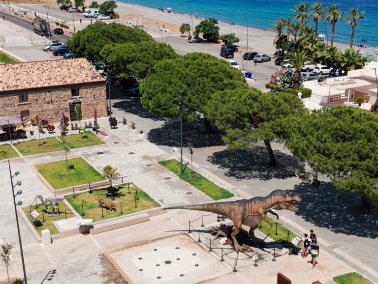 dinosauri piazza nassyria corigliano