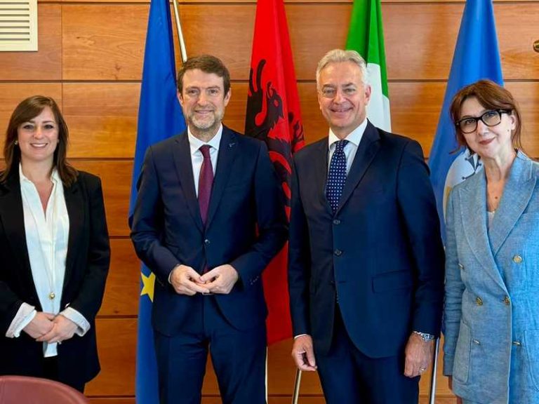 gallo e ministro europa albania