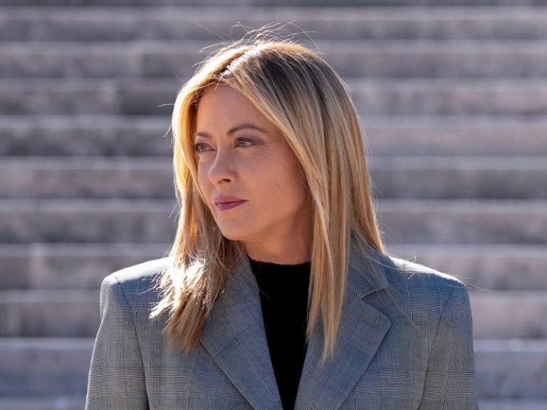 Il ricordo di Berlinguer e la lezione sul rispetto: Meloni e la politica con la “P” maiuscola