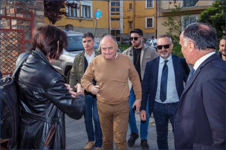 gratteri esterni scorta