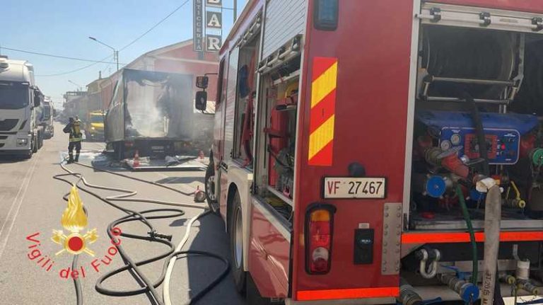 incendio autocarro botricello