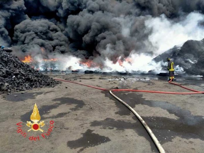 incendio pneumatici lamezia