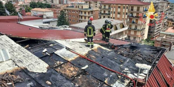 incendio tetto lamezia