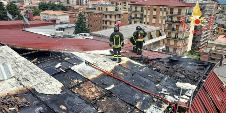 incendio tetto lamezia