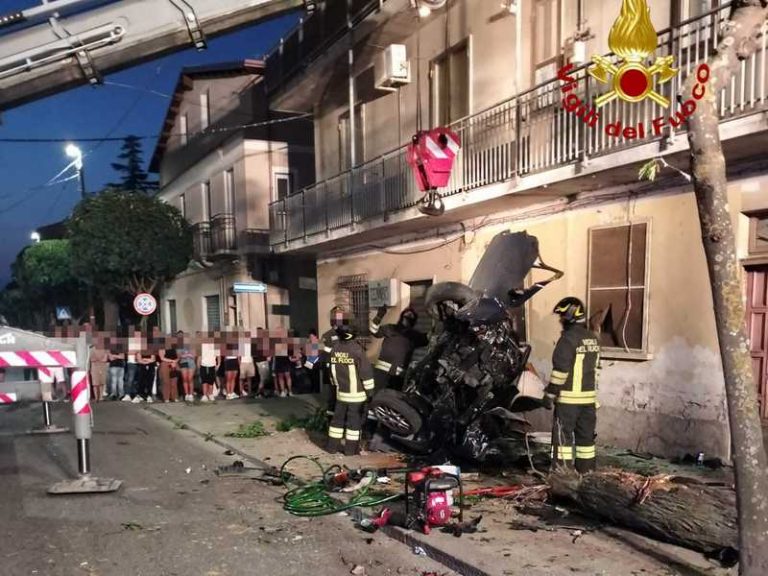 incidente albero cutro
