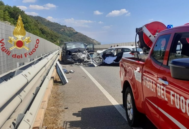 Scontro frontale sulla SS18 a Guardia Piemontese: un morto e due feriti