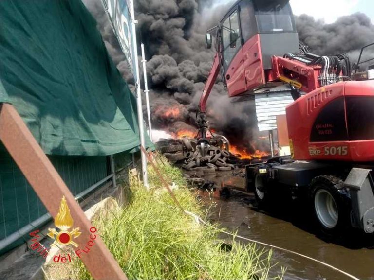 lamezia incendio area industriale