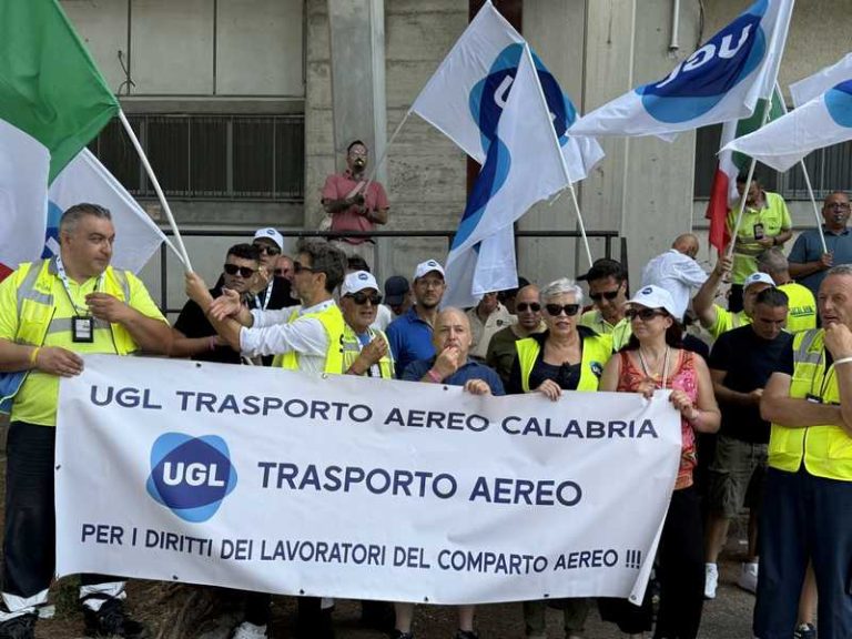 Alta adesione allo sciopero del trasporto aereo a Lamezia Terme, UGL chiede tutele e investimenti sul personale