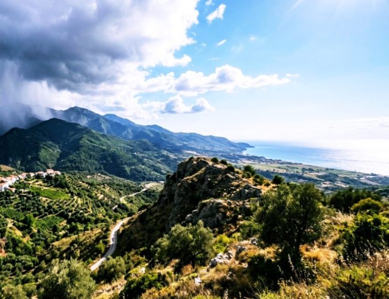 Calabria tra sole e qualche piovasco montano