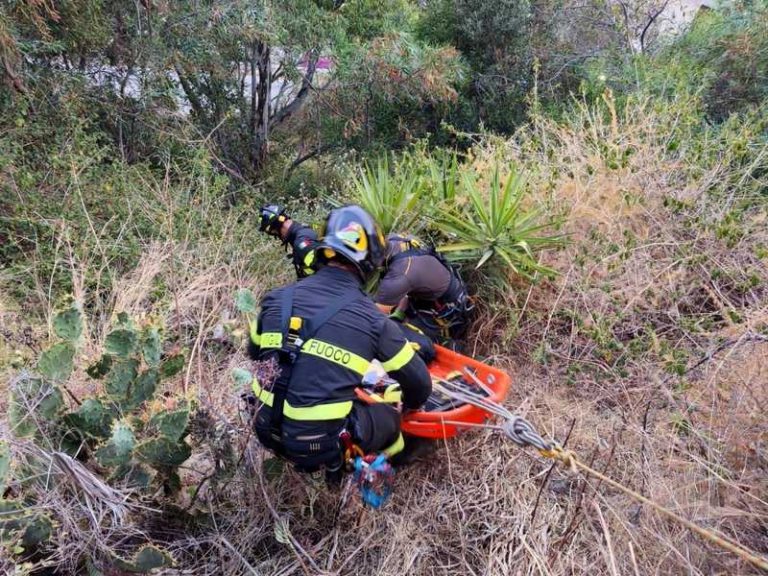 soverato scarpata vigili del fuoco