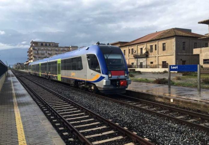 treno stazione lcori