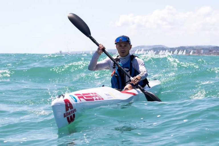 Alessandro Gattafoni traversata stretto kayak