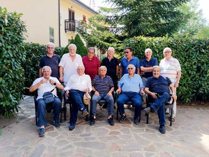 Foto ex allievi IV D Ist.Magistrale Gulli RC