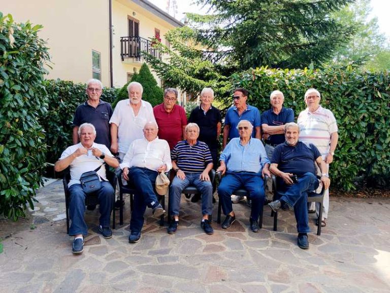 Foto ex allievi IV D Ist.Magistrale Gulli RC