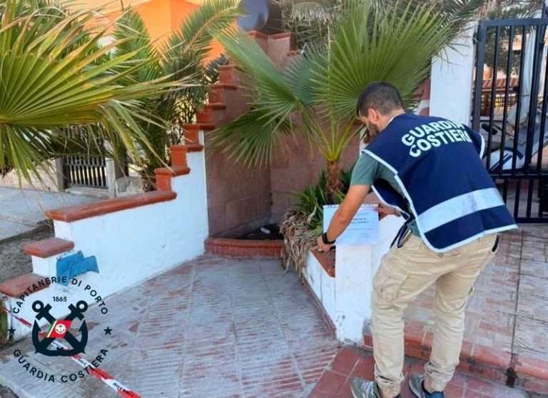 Guardia Costiera Crotone sequestri aree abusive