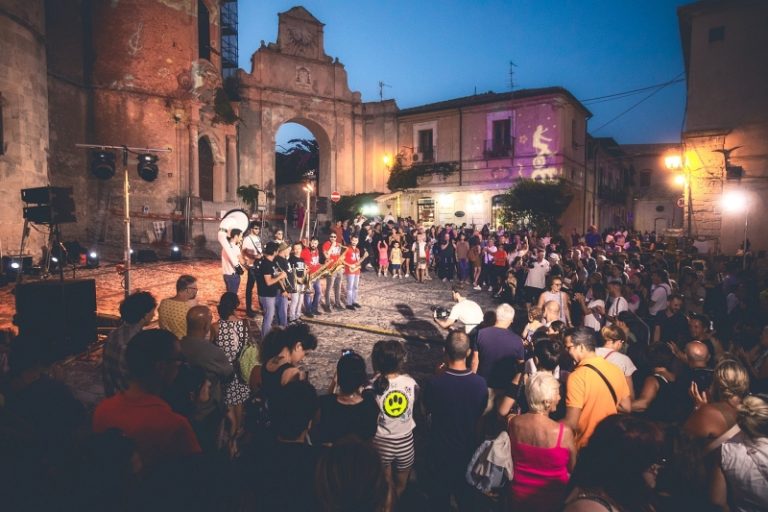 Gerace si veste di magia: al via la 26° edizione de “Il Borgo Incantato”