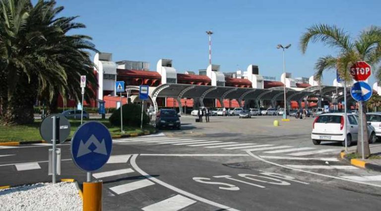 Lamezia aeroporto esterno gionro