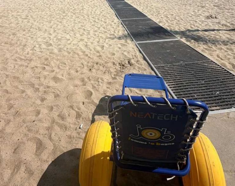 Pulizia spiagge passerelle sedie job vibo valentia