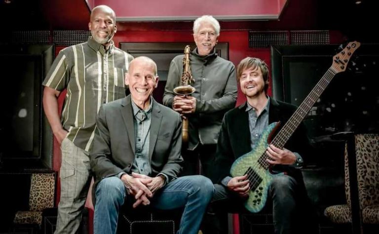 THE YELLOWJACKETS
