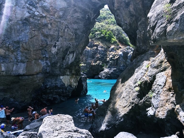 Paradiso nascosto: l’Arcomagno ! Uno dei luoghi più belli della Calabria