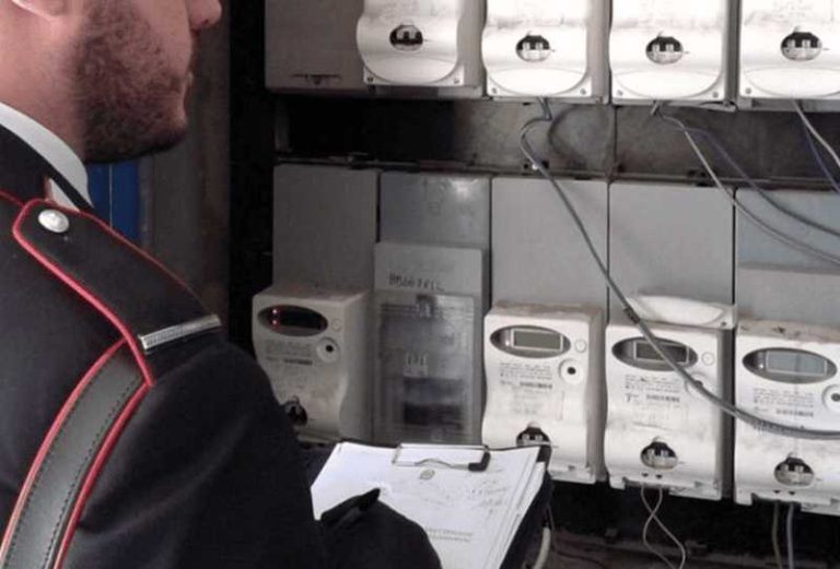 carabinieri furto energiaa isola
