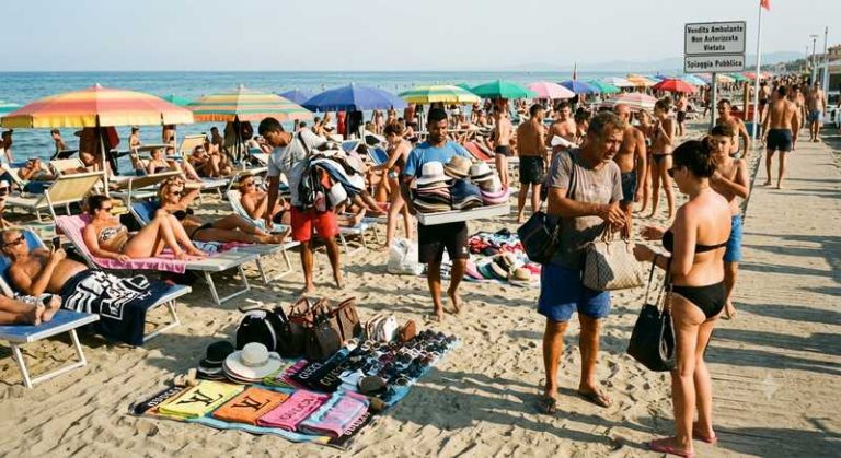 commercio abusivo spiagge