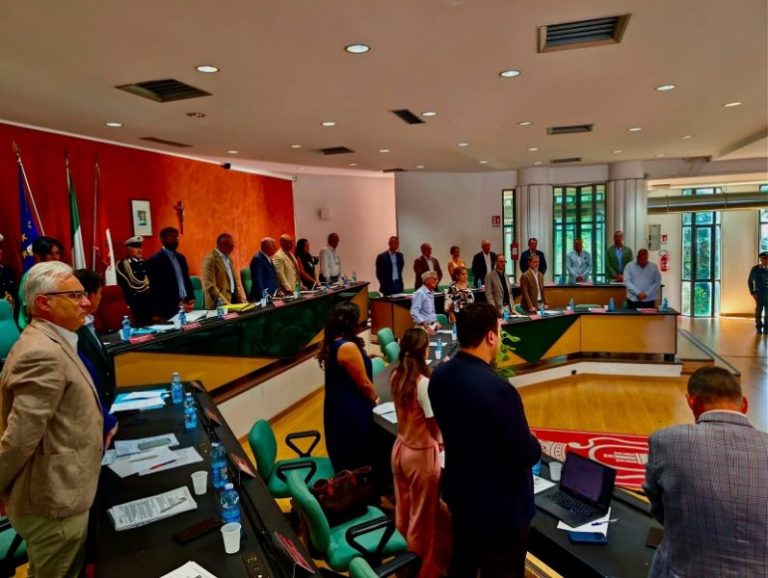 Rende, fuga dal Consiglio Comunale: la minoranza abbandona l’aula per boicottare il futuro della città