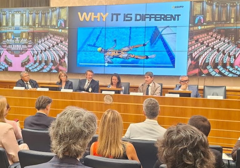 Svolta nella disabilità: presentato IN-EXON, il primo esoscheletro al mondo gonfiabile