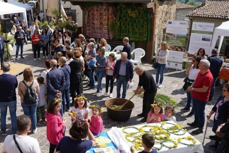 A Bocchigliero la festa della ginestra trasforma la memoria in una favola viva