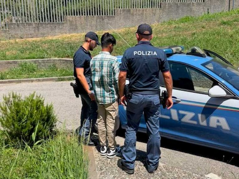 immigrato irregolare crotone