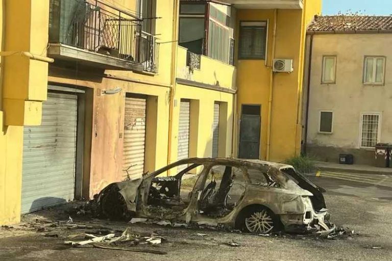 incendio auto rossano