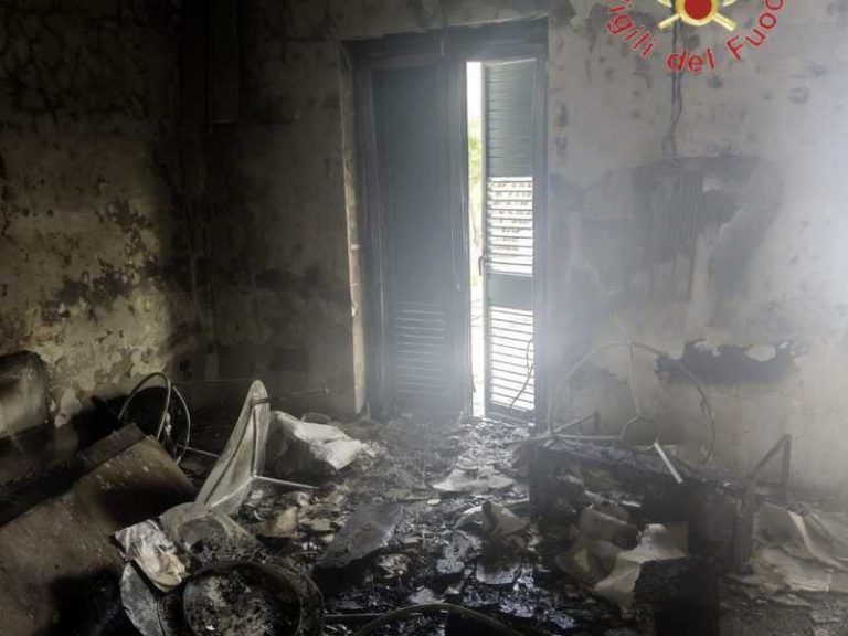 incendio villetta falerna