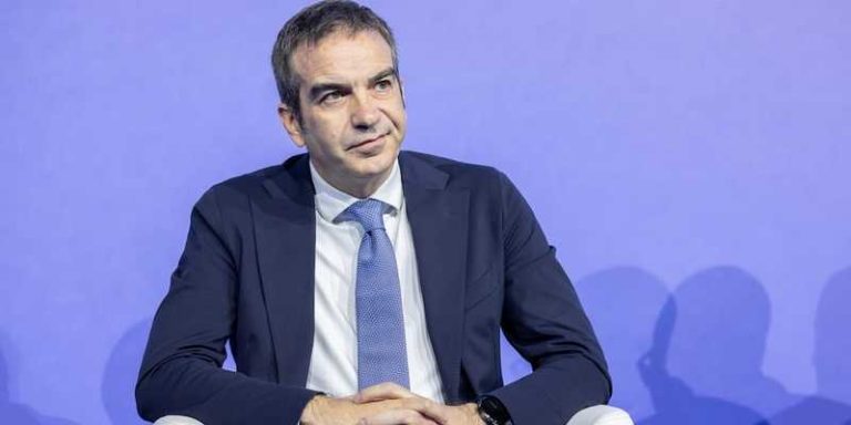 occhiuto perplesso