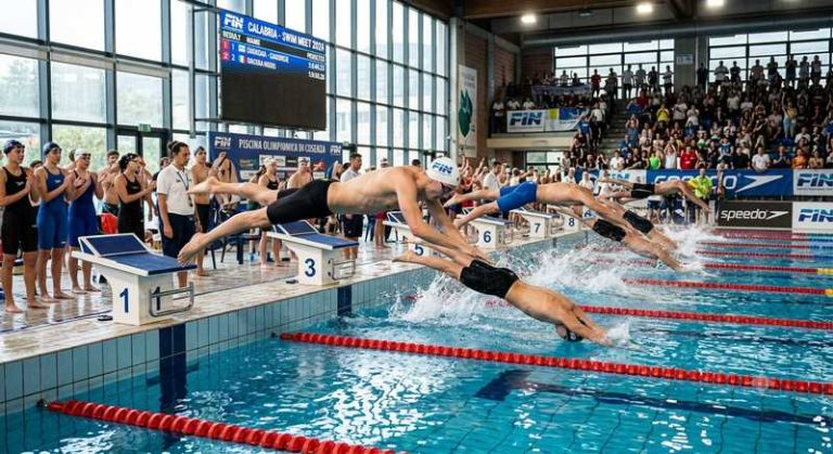 piscina nuoto atleti