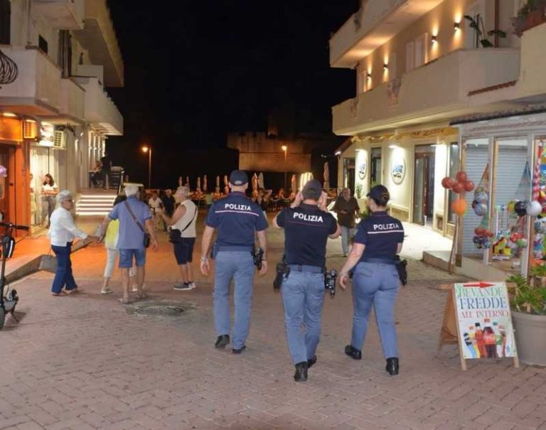 polizia crotone controlli località turistiche