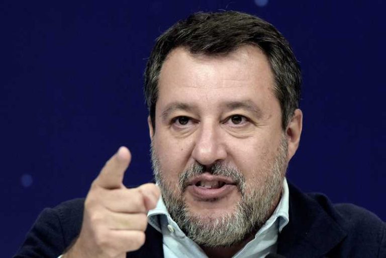 salvini dito