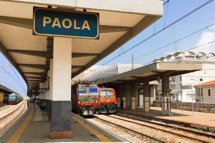 stazione ferroviaria paola