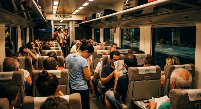 treno passeggeri caldo