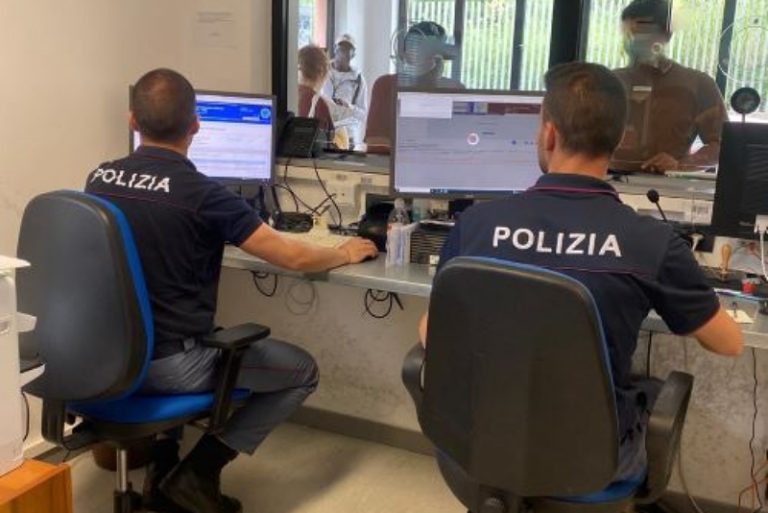 Straniero irregolare e pericoloso fermato a Catanzaro e scortato al centro rimpatri