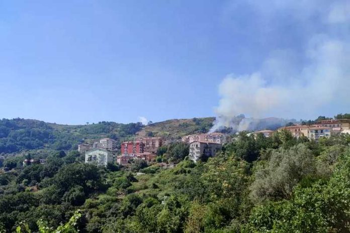 verbicaro incendio vicino abitazioni