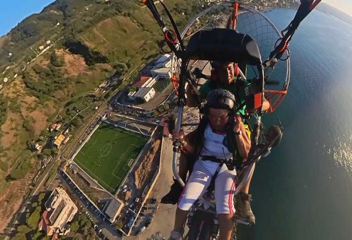 Pizzo Calabro Amabile in volo con la mamma