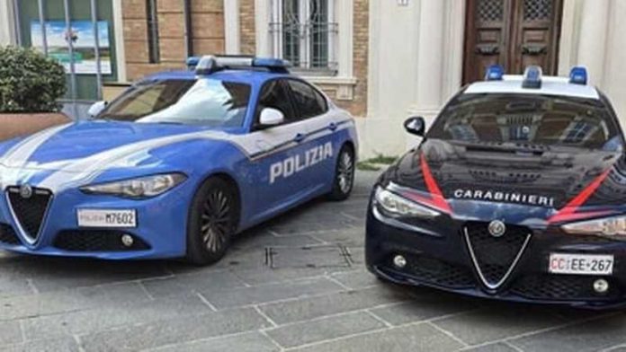 auto polizia carabinieri crotone