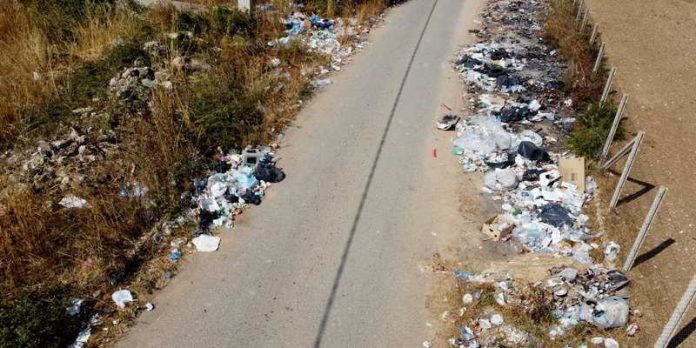 discarica abusiva isola capo rizzuto_viale repubblica