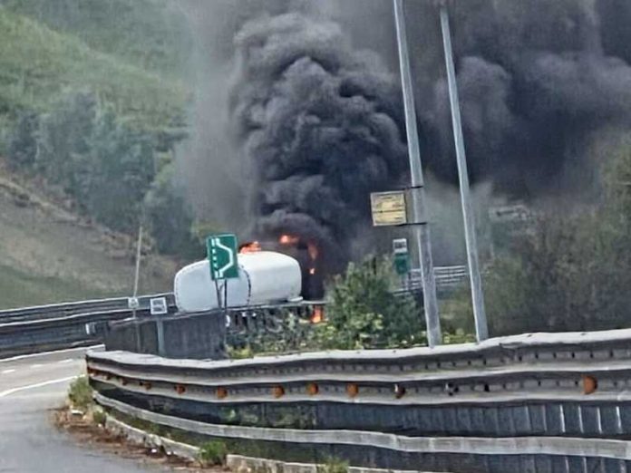 incendio cisterna carburante A2 vibo