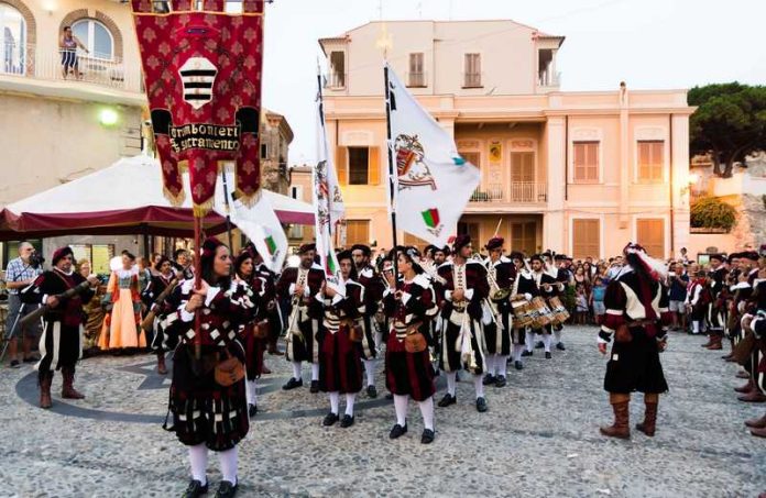 parata storica liberazione tropea