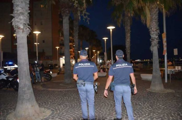 polizia a piedi movida crotone
