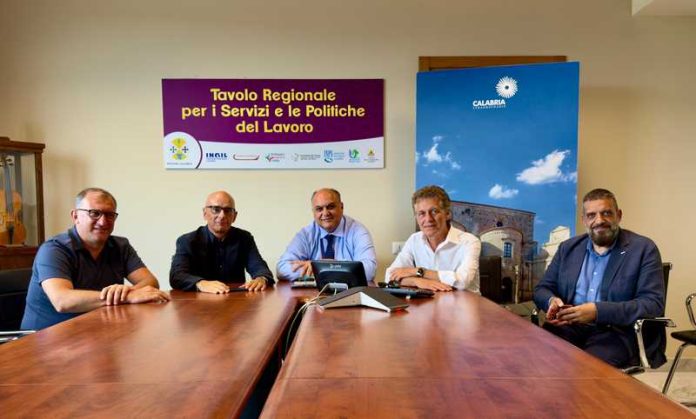 tavolo lavoro unindustria